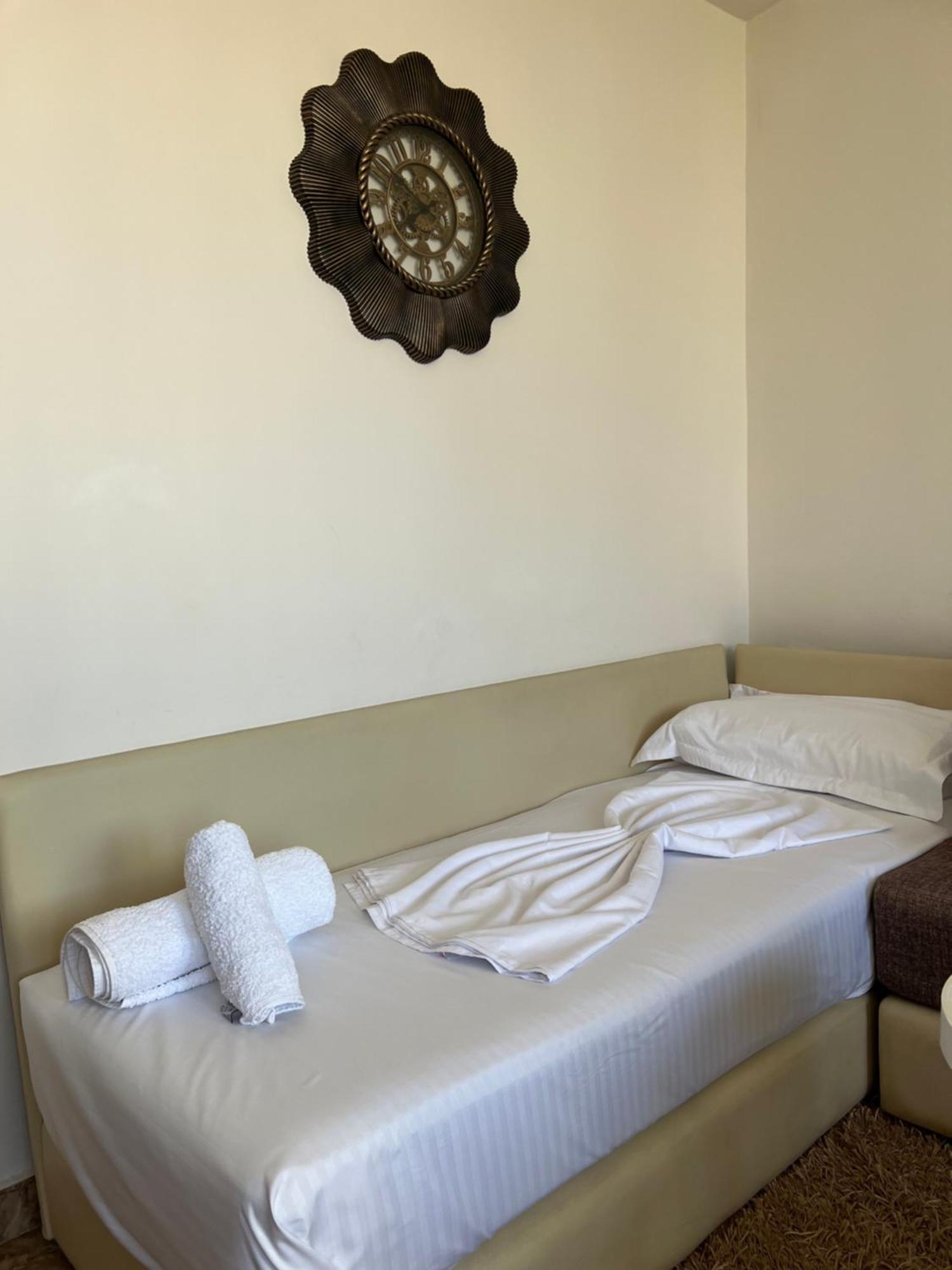 Tirana Center Tourist Apartment Buitenkant foto